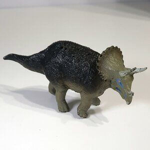 Carnegie Safari Ltd Triceratops Dinosaur Figure 1988 Original Version Retired